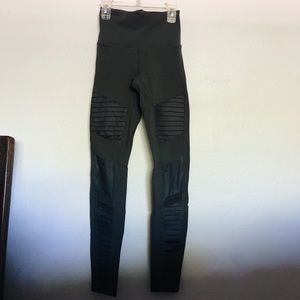 ALO motto yoga leggings